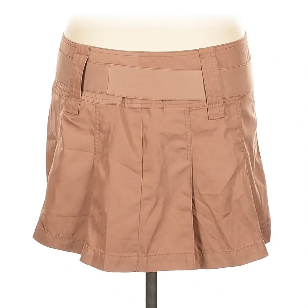 5/$15 MUST BUNDLE H:ours x Revolve Ariella Mini Skirt in Khaki Brown - Picture 6 of 8